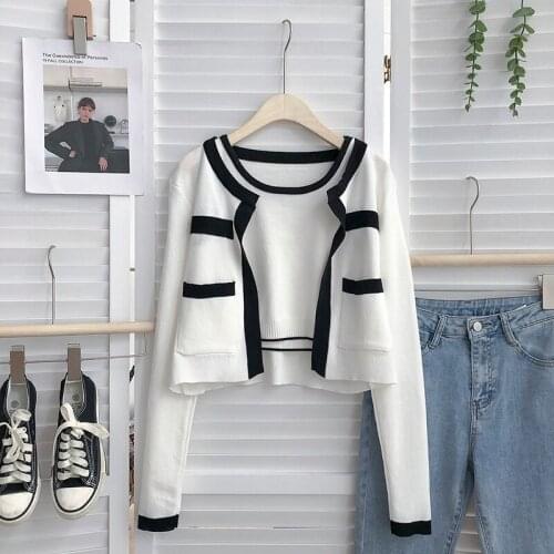 Autumn Temperament Female Round Neck Double Pocket Stitching Long-sleeved Knitted Cardigan + Short Sling Set Inside DF645