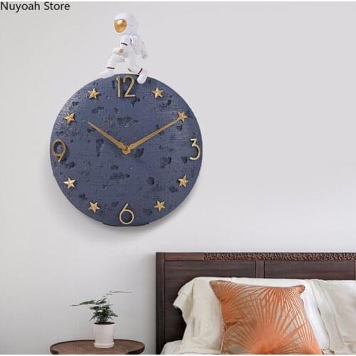 Creative Astronaut Wall Clock Household Mute Wall Clocks Round Resin Single-sided Wall Clock Living Room Decoration Accessories