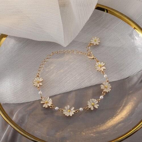 Fashion Sweet White Daisy Bracelets Necklace Personality Pearl Metal Minimalist Chrysanthemum Bracelet for Women Jewelry Gift