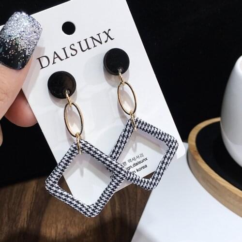 2019 New Fashion Elegant Black and White Houndstooth Plaid Long Earrings for Women Distorted Cloth Jewelry Femme Wholesale