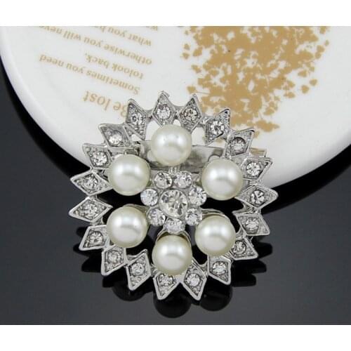 Pearl Brooch Crystal Flower Brooch Gift Woman Girl Bride Wedding Jewelry Pearl Alloy Brooch Fashion Wreath Brooch Exquisite Gift