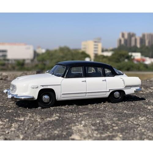 Die-cast 1:43 Scale Alloy Metal Vehcile Former Soviet Union TATRA 603 Car Model Diecast Toys Gifts Collection Display Souvenir