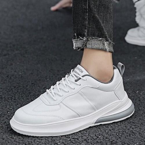 Men Flat Shoes Fashion Casual White Shoes 2021 Spring New Trend Lightweight Comfortable Outdoor Mens Black Sepatu Free Shipping
