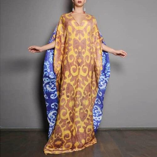 2021 New Middle East Large Size Muslim Robe European And American Vacation V-neck Dress Printed Loose Ladies Robe Arabic Costume