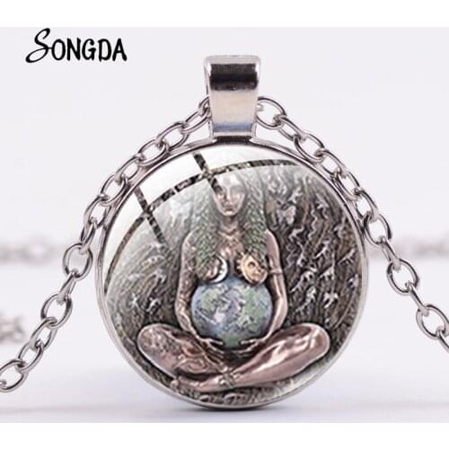 Fashion Earth Green Millennial Gaia Pendant Necklace Mother Goddess Cartoon Abstract Pattern Charm Choker For Women Jewelry Gift