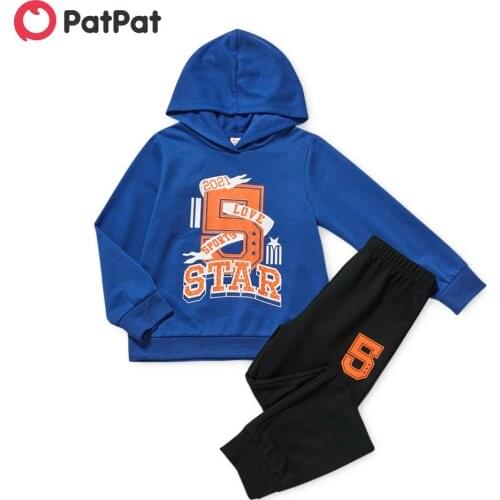 PatPat Fashionable Kid Boy Letter Colorblock Print Hoodie Top Pants 2-piece Sporty Casual Set
