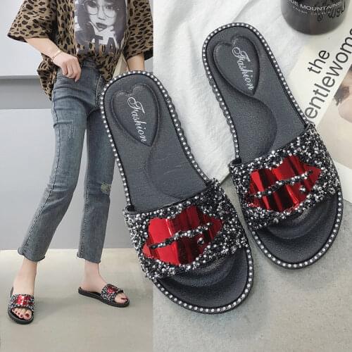 New Summer Bling Cute Lips Sequins Outside Sildes Women Fashion Flat Slipper for Ladies Non-Slip Street Student Sandals Shoes