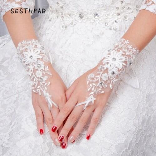 Cheap Short bridal gloves diamond lace handmade beautiful wedding gloves