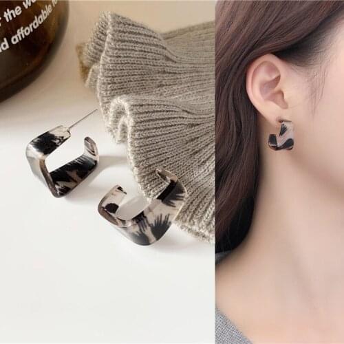 Vintage Geometric C Shaped Acrylic Pendant Drop Earrings for Women Girls Teens Classic Jewelry Earrings 2021 Trend New Arrival