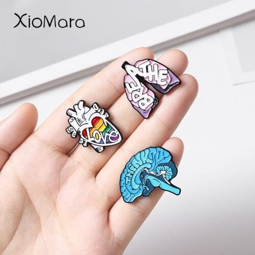 "Love"Brain And Heart Pins Medical Anatomy Cerebrum Brooch Heart Neurology Pins for Doctors and Nurses Lapel Pin Bags Badge Gift
