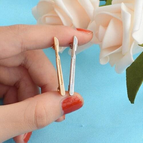Alloy medical equipment brooch, bag collar accessories, scalpel brooch accessories