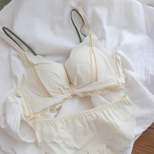 Wriufred Sweet wavy lace underwear sets womens no steel ring upper thin and lower thickness gather adjustable breast bra set