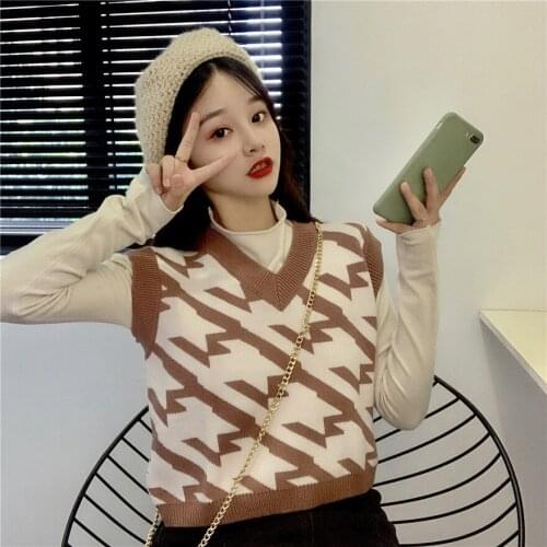 Western fashion autumn and winter knitted pullover vest 2021 new sleeveless v-neck sweater womens all-match blouse