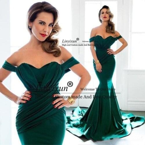 Sexy Emerald Prom Dresses Off Shoulder Chapel Train Satin robes de soirée Plus Size 2021 Arabic Long Formal Evening Party Gowns