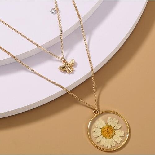 2021 new creative fashion versatile multi-layer resin bee necklace chrysanthemum pendant necklace female