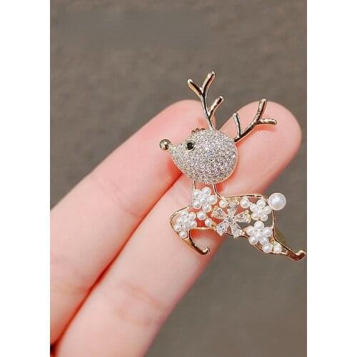 New Years gift deer brooch ins trendy cute personality coat sweater pin temperament luxury accessories