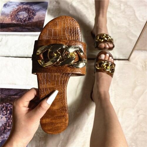 Spring/summer 2021 new metal chain women flat bottom non-slip durable fashion all-match slippers outdoor leisure beach sandals