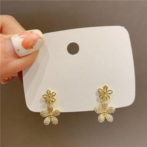 Fashion Cute Little Flower Earrings Elegant Female Student Earrings Casual Party Jewelry Birthday Gift Daily Collocation