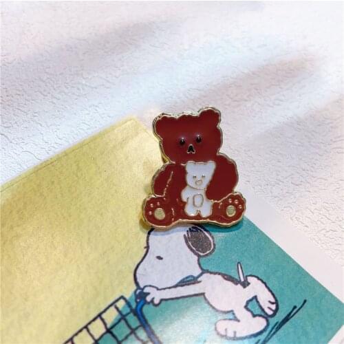 Brown Bear Hard Enamel Pin Lovely Ins Toy Animal Cartoon Lapel Pin Badge Gift for Kids Friends Bag Clothing Fashion Accessories