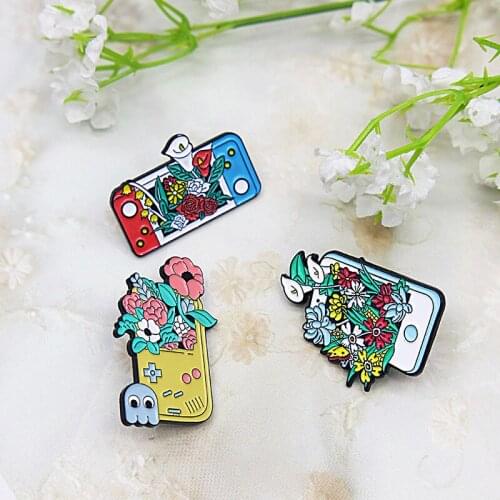 Fashion Game Handle Brooch Ins Tide Creative Smart Phone In The Flower World Badge Personality All-match Clothing Accessories