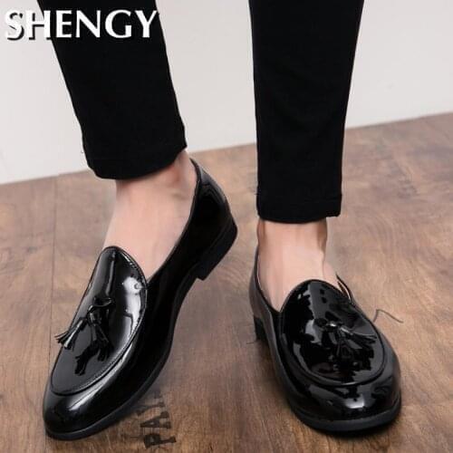 New Autumn Men Shoes Solid Color Gradient Tassel Glossy Slip-On Gentleman Mens Shoes Breathable Casual Office Males Loafers