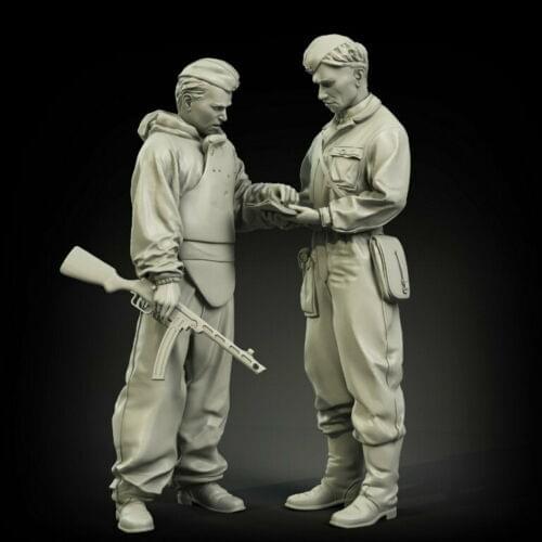 Unassambled 1/35 ancient Soviet Officers Briefing Set include 2 Resin figure miniature model kits Unpainted