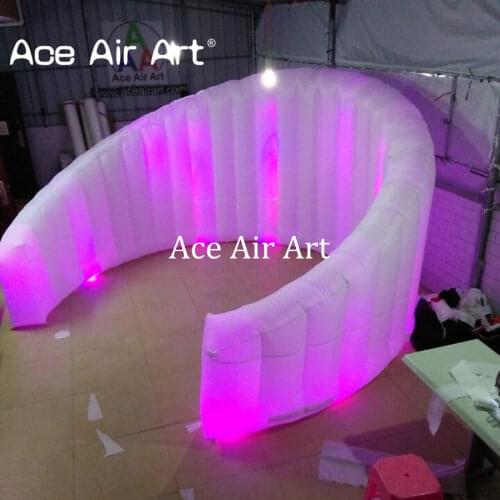 New design hot sale charming curved inflatable photo booth wall led light inflatable Dj wall with bulb lights for meeting event