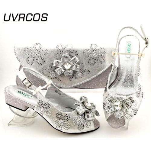 Sliver Color Italian Design 2021 Hot Selling Low Heels Party Nigerian Ladies Shoes and Bag Set Decorated With Narrow Band Mature