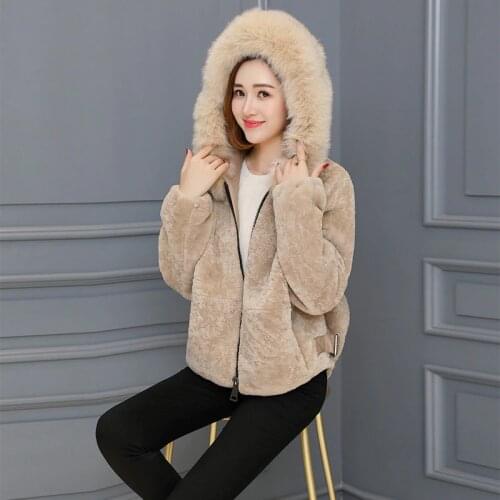 2019 winter new fur one Coat Female fox fur collar short Jacket paragraph lamb sheep sheep shearing Faux Fur Coat Women