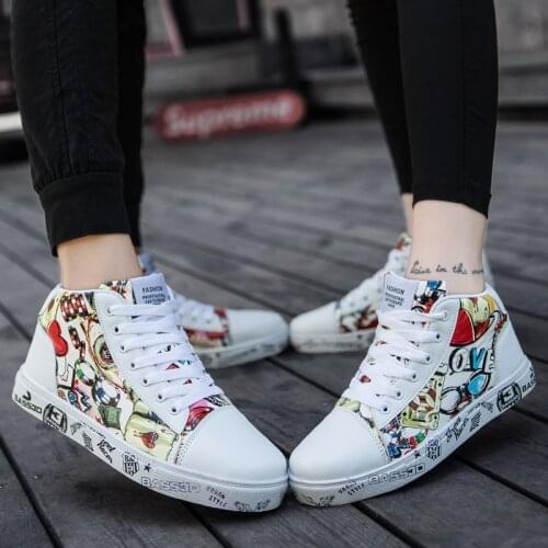 Skateboarding Shoes Men Woman High Top Leisure Sneakers Comfortable Street Sports Shoes Couples Walking Shoes Chaussure Homme