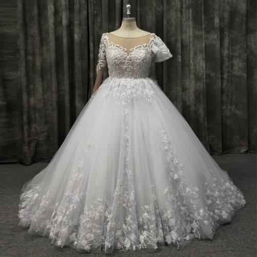 Ball Gown Wedding Dress with Asymmetrical Sleeves Exquisite Beaded Top Lace Appliques Tulle Princess Bridal Gown