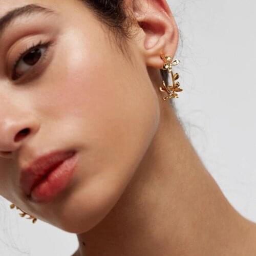 2021 New High Quality Gold Color Fashion Geometric Gorgeous Ear Jewelry Wreath Flowers Linked Band Huggie Hoop Earring For Girl