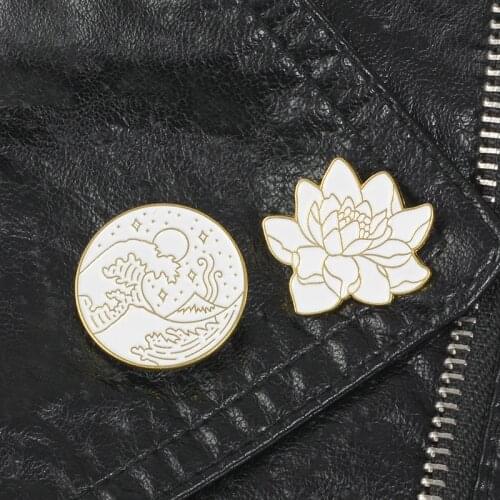 Lotus Wave Round Badge Brooch Seaside Wave Star Moon Ocean Plant Enamel Pin Brooch Fashion Hat Coat Lapel Decor Women Gifts 1PC