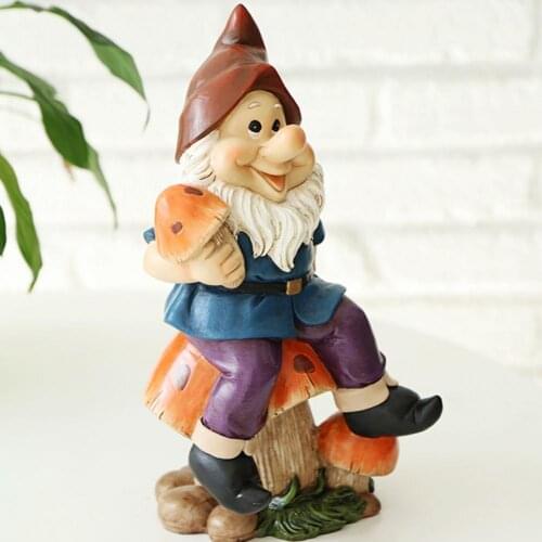 Premium Quality Garden Gnome Lawn Gnome Sitting On Mushrooms Statue Figurine Hand-painted Statue For Garden Decoration