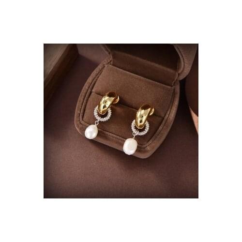 Golden Pearl Pendant Fashion Vintage Earrings