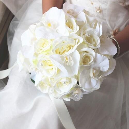 Married bride holding flowers European wedding wedding photo studio photo props wedding supplies pink white bouquet