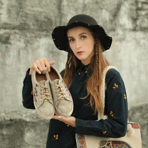 Handmade Women`S Low Top Fashion Leather Lace Up Sneakers Flower Embroidery Gray