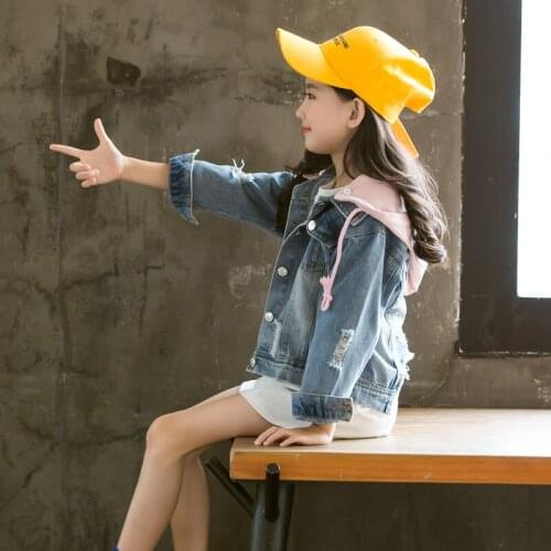 Childrens Ripped Alphabetic Printing Hooded Denim Jacket Girls Fashion Outerwear 2018 Spring Fall Korean Kids Casual Jacket B50