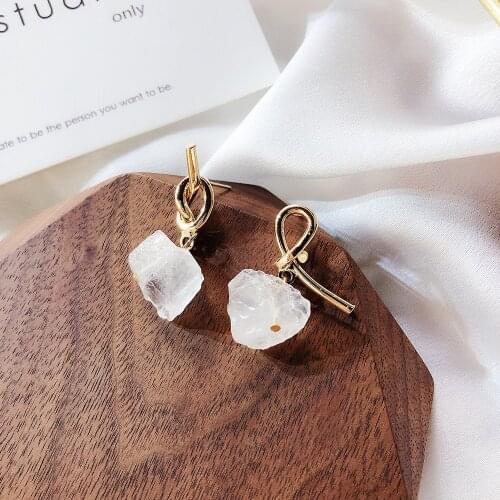 2019 new design fashion fashion jewelry personality metal knot asymmetric white crystal stone earrings for Girls gift for woman