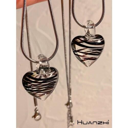 HUANZHI 2021 New Korean Ins Hot Sale Vintage Choker Transparent Acrylic Zebra Pattern Love Pendant Necklace for Women Girls