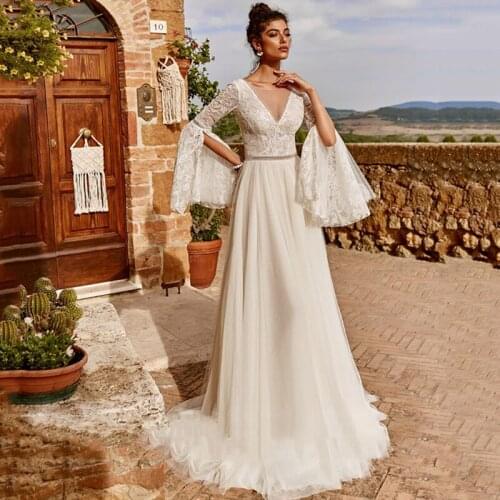 Eightree Lace Bohomian Wedding Dresses Long Flare Sleeves Wedding Gowns V Neck Backless Boho Bride Dress Vestido De Noiva