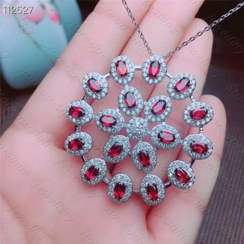 Natural magnesia-aluminum garnet pendant 925 silver ladies pendant elegant atmosphere highlights feminine charm