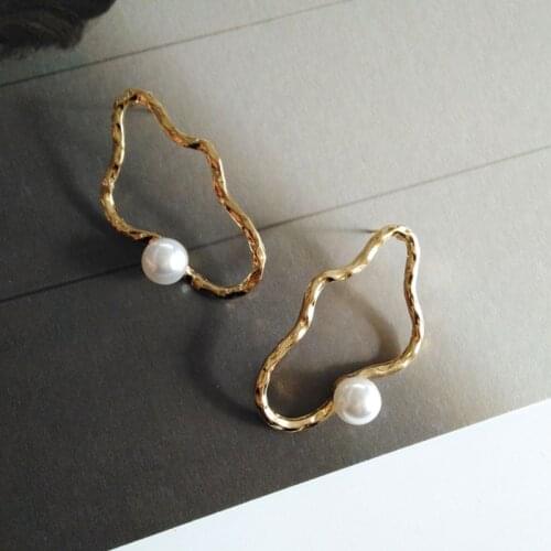 Irregular Gold Color Metal Hollow Clouds Imitation Pearl Stud Earring Abstract Classic Geometric Stud Earring For Women Party
