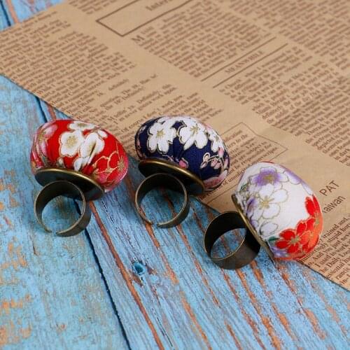 Random Color 1pc Finger Ring Sewing Needle Pin Cushion Holder Sewing Kit Pincushions Needlework DIY Craft Sewing Tools