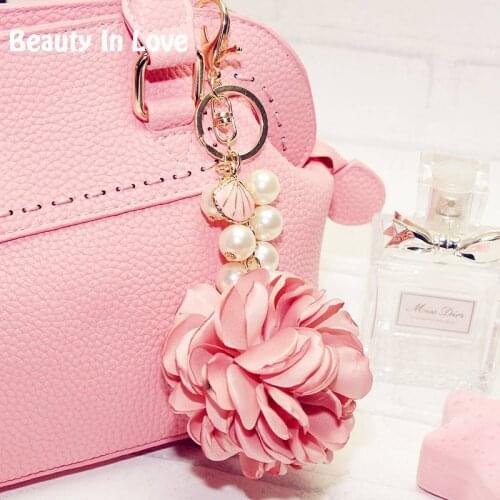 Camellia Daisy Pearl Chain Keychain Bag Pendant Bag Holder Crytals Strass For Women Bag Flower Charm Key Chain Buckle Key Ring