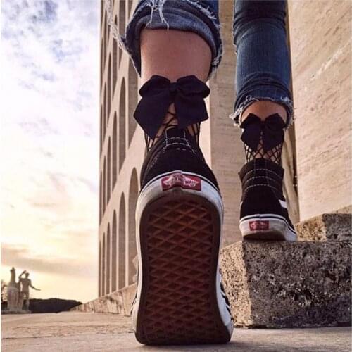 1Pair Hollow Women Harajuku Breathable Bow Knot Fishnet Socks Sexy Hollow Out Mesh Nets Socks Ladies Girls Lolita Style Bow Sox