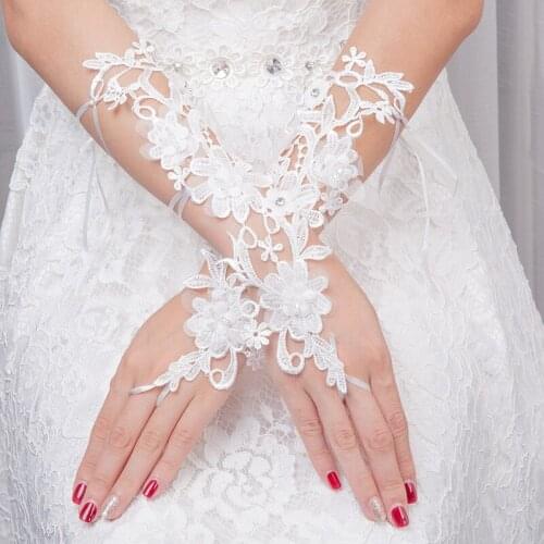2018 gants pour mariage Fashion Elbow Length Wedding Gloves Fingerless White Lace Gloves for Women Flowers Bridal Gloves