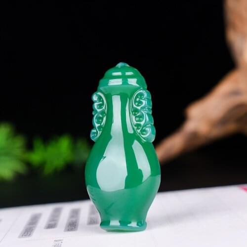 Natural Green Chalcedony Hand-carved Vase Pendant Fashion Boutique Jewelry Men and Women Green Agate Necklace Gift Accessories