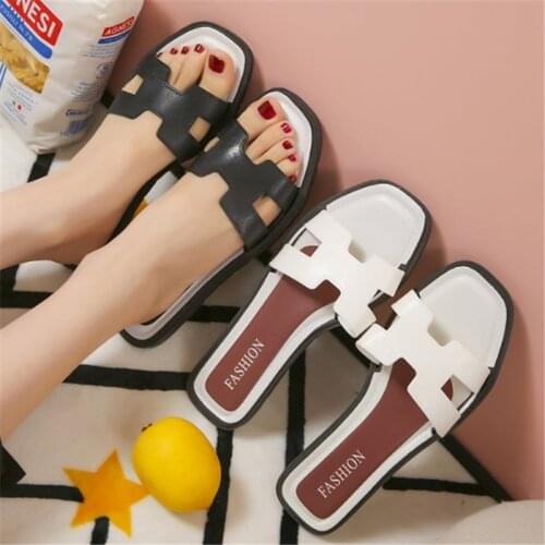 2021 Summer New Womens Sandals Flip Flop Fashion Flat Open Toe Outdoor Slippers Classic Black White Beach Shoes Super Cheap