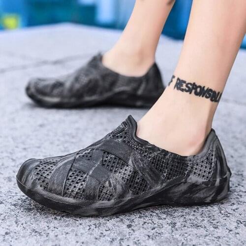 Lightweight Kitchen Non-slip Work Shoes Breathable Resistant Kitchen Cook Chef Shoes Outdoor Beach Wading Men Shoes Sandals Men
